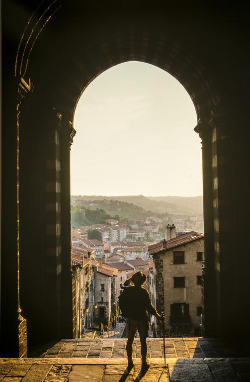 Hotel Des Capucins Le Puy-en-Velay Buitenkant foto
