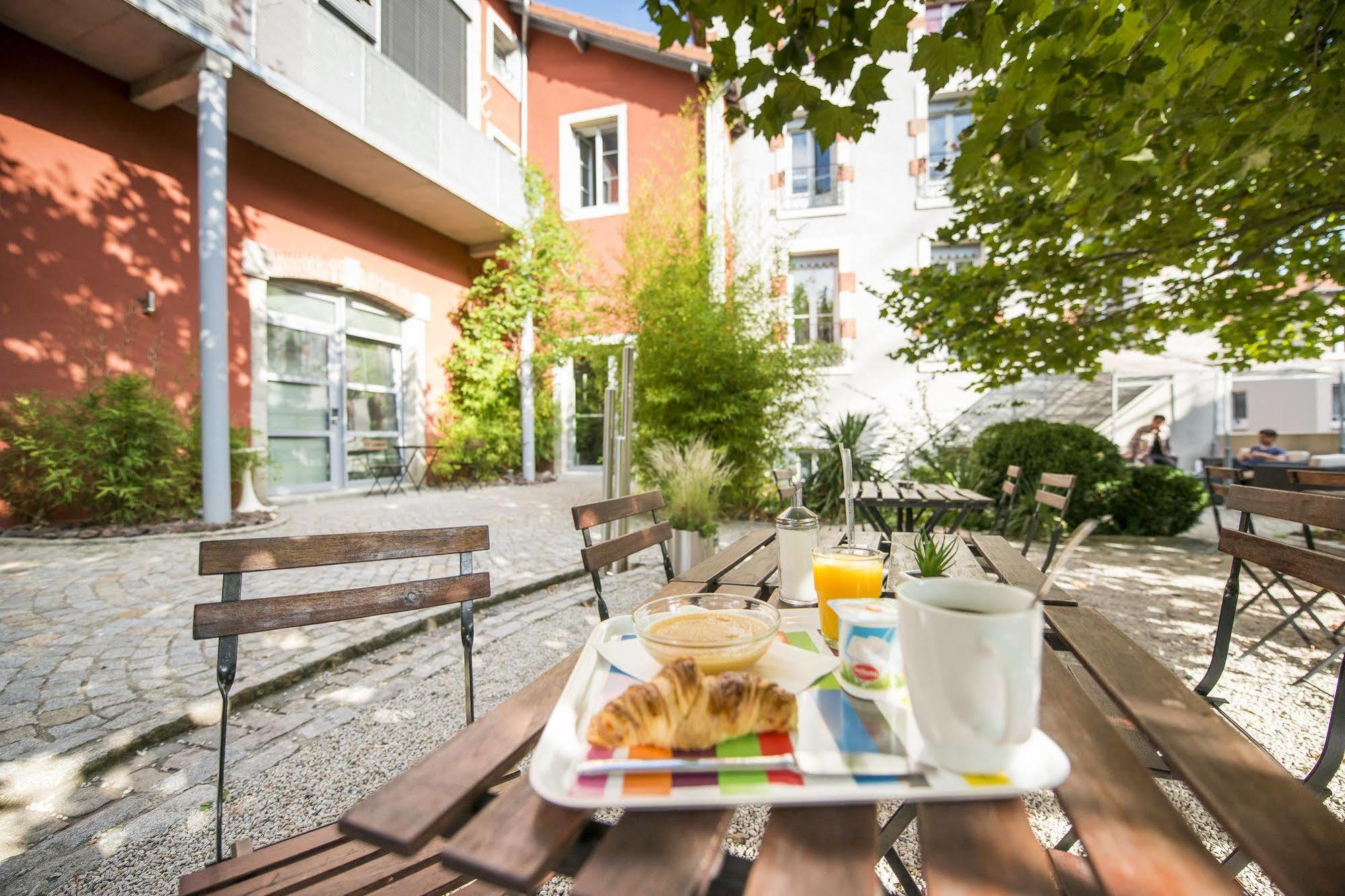 Hotel Des Capucins Le Puy-en-Velay Buitenkant foto